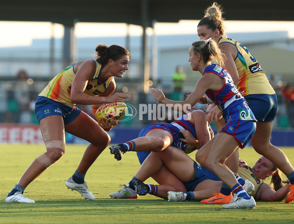 AFLW 2025 Round 10 - Gold Coast v Western Bulldogs - A-64051786