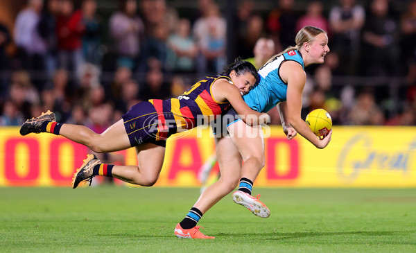 AFLW 2025 Round 11 - Adelaide v Port Adelaide - A-64109345