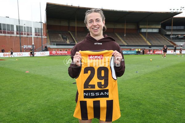 AFLW 2025 Round 11 - Essendon v Hawthorn - A-64158514