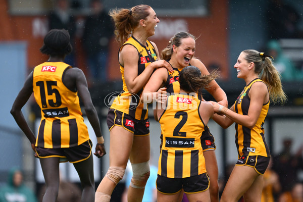 AFLW 2025 Round 11 - Essendon v Hawthorn - A-64166594