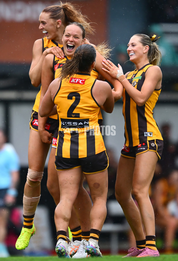 AFLW 2025 Round 11 - Essendon v Hawthorn - A-64167580