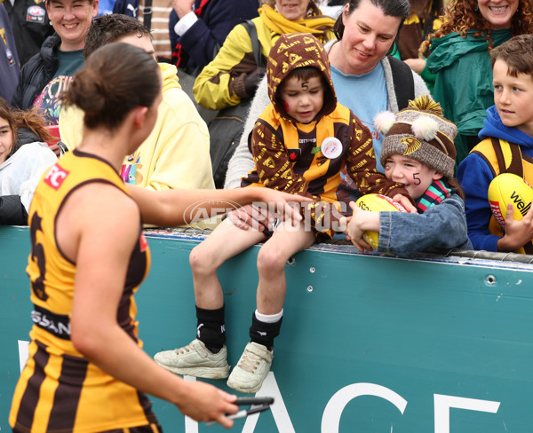 AFLW 2025 Round 11 - Essendon v Hawthorn - A-64169925