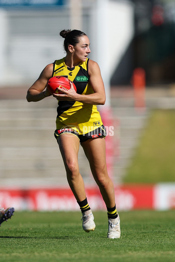 AFLW 2025 Round 11 - Fremantle v Richmond - A-64175317