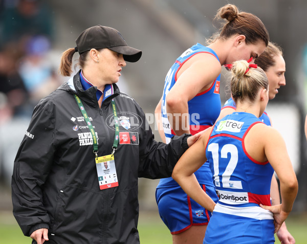AFLW 2025 Round 11 - Western Bulldogs v Geelong - A-64185052