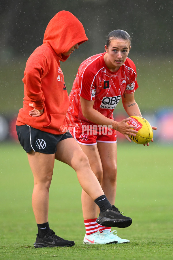 AFLW 2025 Round 12 - Sydney v Essendon - A-64640087