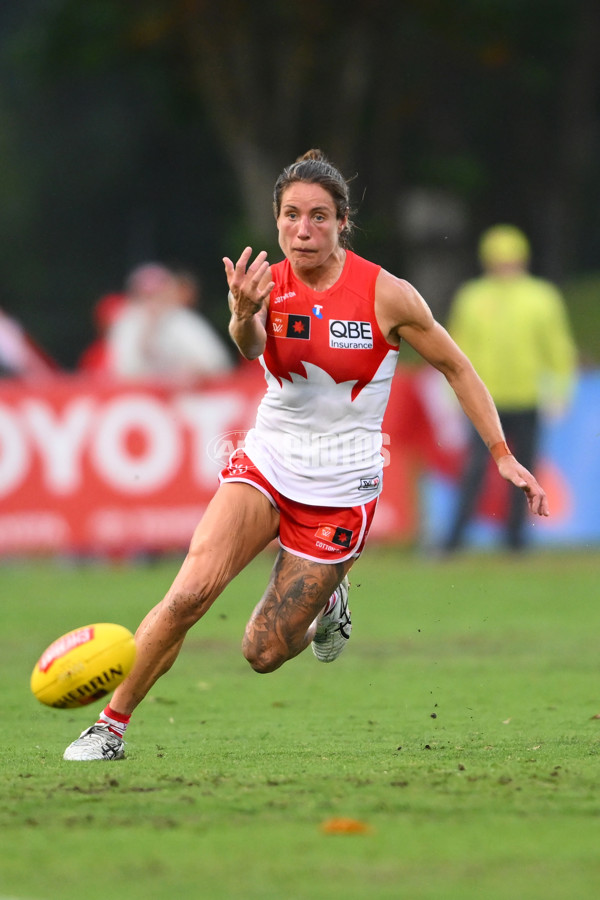 AFLW 2025 Round 12 - Sydney v Essendon - A-64642245