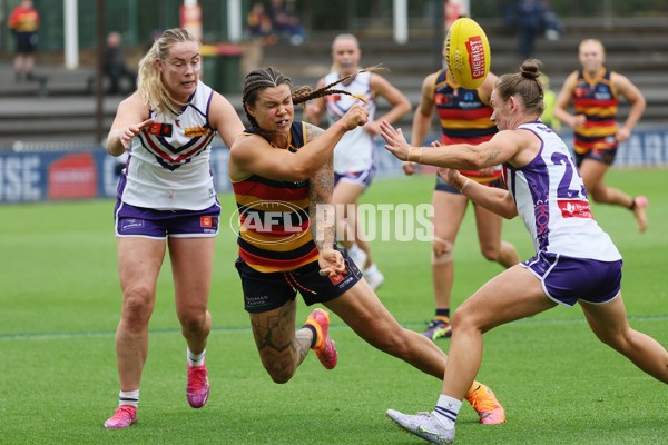 AFLW 2025 Round 12 - Adelaide v Fremantle - A-64656047
