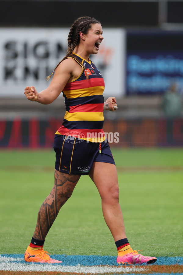 AFLW 2025 Round 12 - Adelaide v Fremantle - A-64658454