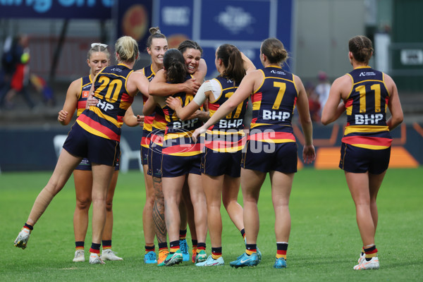 AFLW 2025 Round 12 - Adelaide v Fremantle - A-64659344