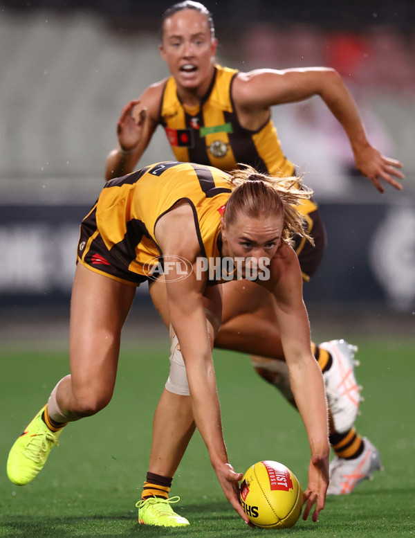 AFLW 2025 First Qualifying Final - North Melbourne v Hawthorn - A-64743065