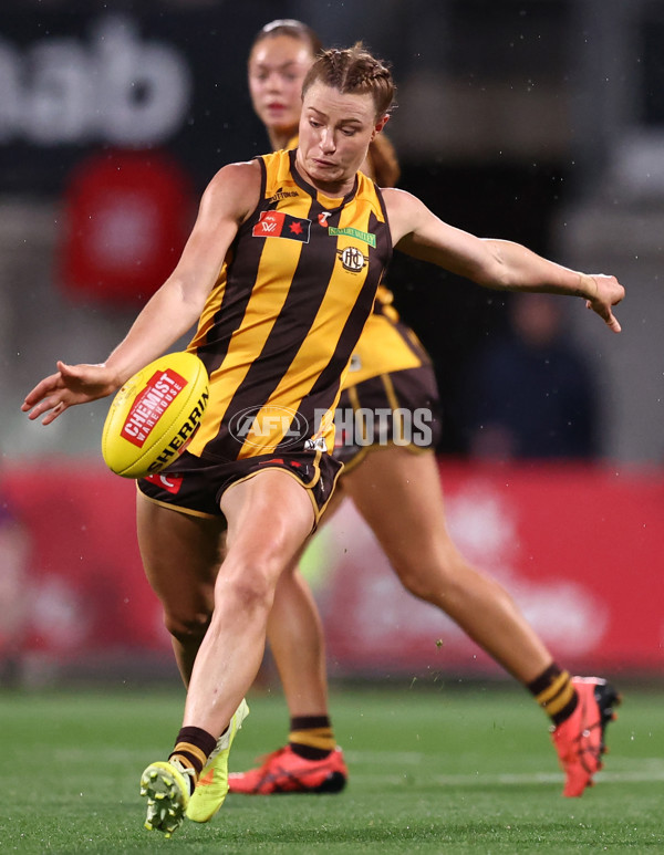 AFLW 2025 First Qualifying Final - North Melbourne v Hawthorn - A-64743526