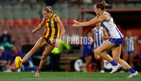 AFLW 2025 First Qualifying Final - North Melbourne v Hawthorn - A-64748482