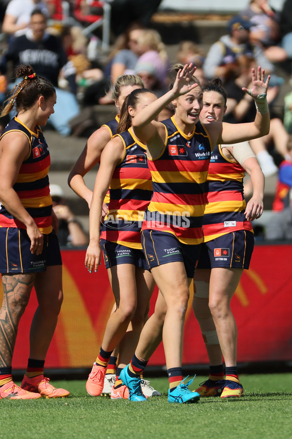 AFLW 2025 Second Elimination Final - Adelaide v St Kilda - A-64771239