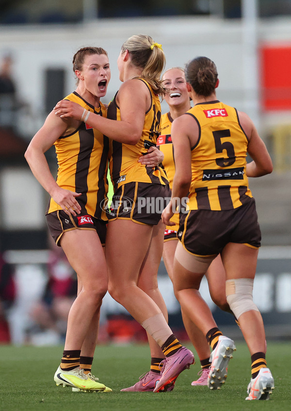 AFLW 2025 First Semi Final - Hawthorn v Carlton - A-64806517