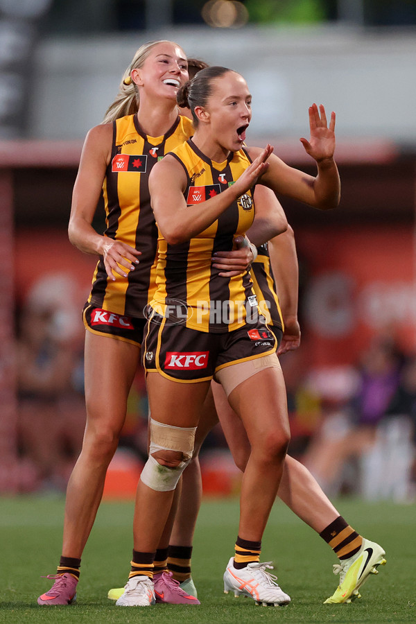 AFLW 2025 First Semi Final - Hawthorn v Carlton - A-64807500