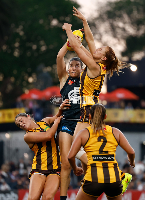 AFLW 2025 First Semi Final - Hawthorn v Carlton - A-64807514