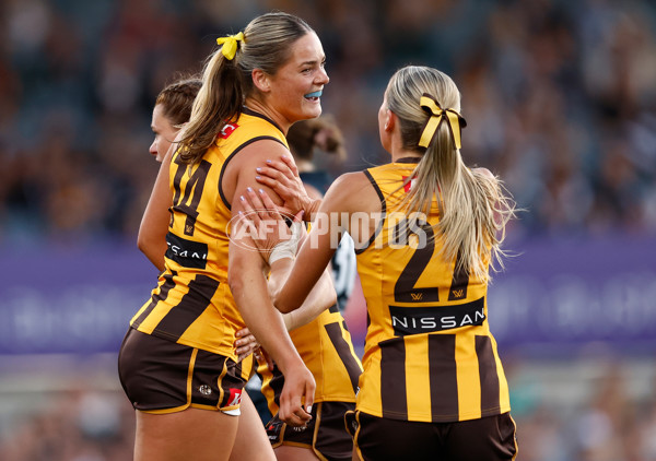 AFLW 2025 First Semi Final - Hawthorn v Carlton - A-64808672