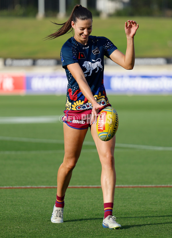 AFLW 2025 Second Preliminary Final - Brisbane v Carlton - A-64862102