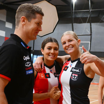 AFLW 2024 Media - St Kilda Team Photo Day